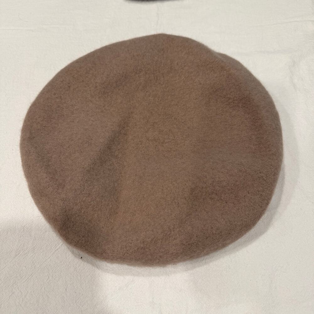 Urban Outfitter 100% Wool Beige Beret Classic French Hat New without tags
